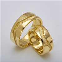 River Gold Wedding Ring 8mm in 18K Yellow Gold