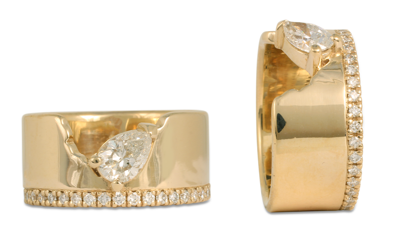 This pear shaped diamond ring was created using CAD/CAM.